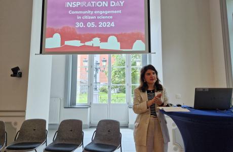 Citizen Science coordinator Luiza Mitrache presenting the networking day